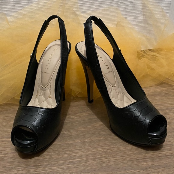 Metrocity peep toe slingback Heels - Picture 2 of 3